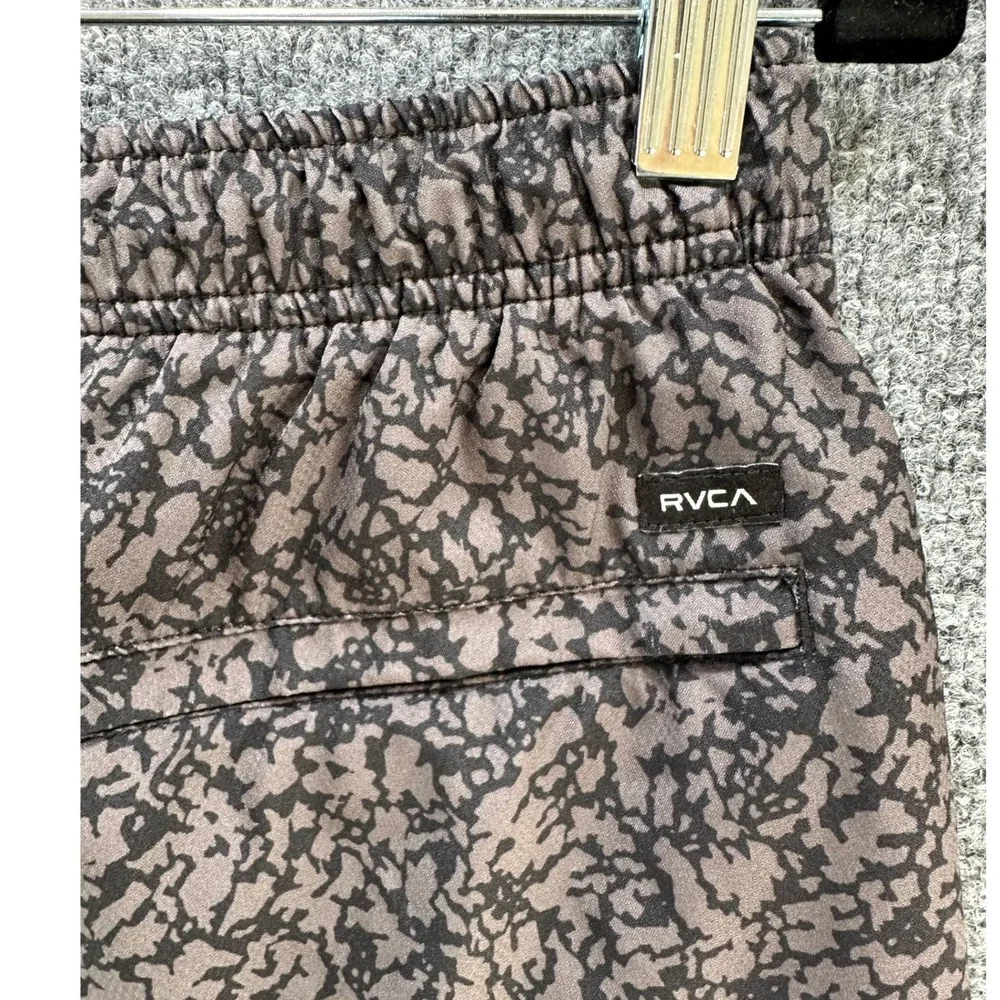 RVCA Mens Yogger Stretch Training Shorts Grey Black Abstract Camo Print Gym M